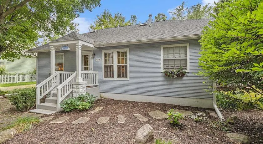 Painted Porch Cottage - Image 1