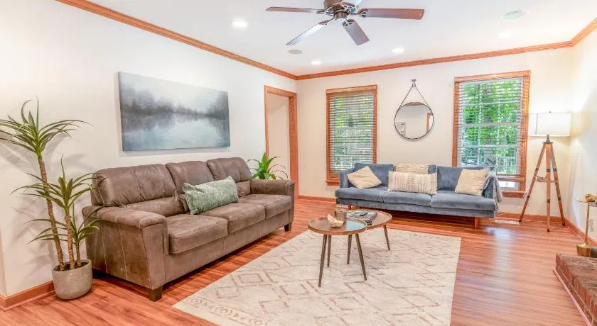 4 Beds ,King Bed, Tvs, Kids essentials, office, Grill, Crib, in Bond park ,PNC Arena - Image 1