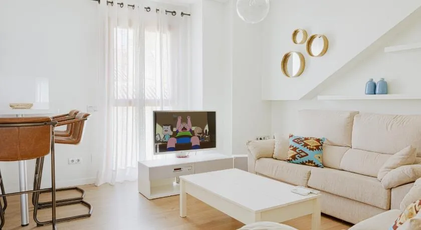 Caleta Homes - Apartamentos Pompidou - Image 1