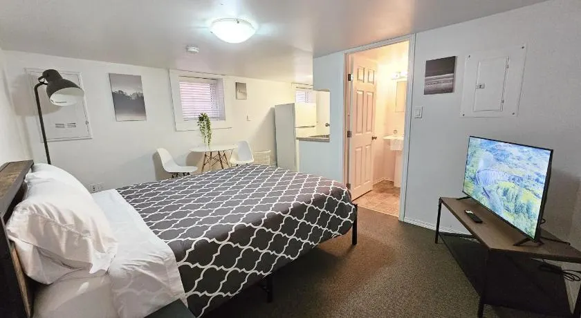 Modern 1BR at Downtown - Image 1