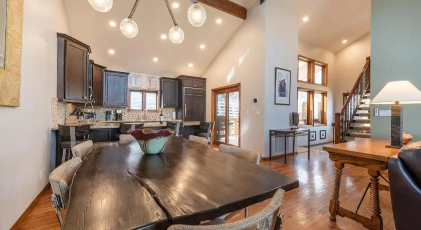 Walk to Skiing at Deer Valley, Private Hot Tub, Wood Burning Fireplace, Mountain Views - Image 1