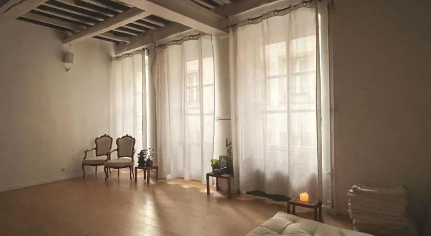 Peaceful oasis in Luxembourg center - Image 1