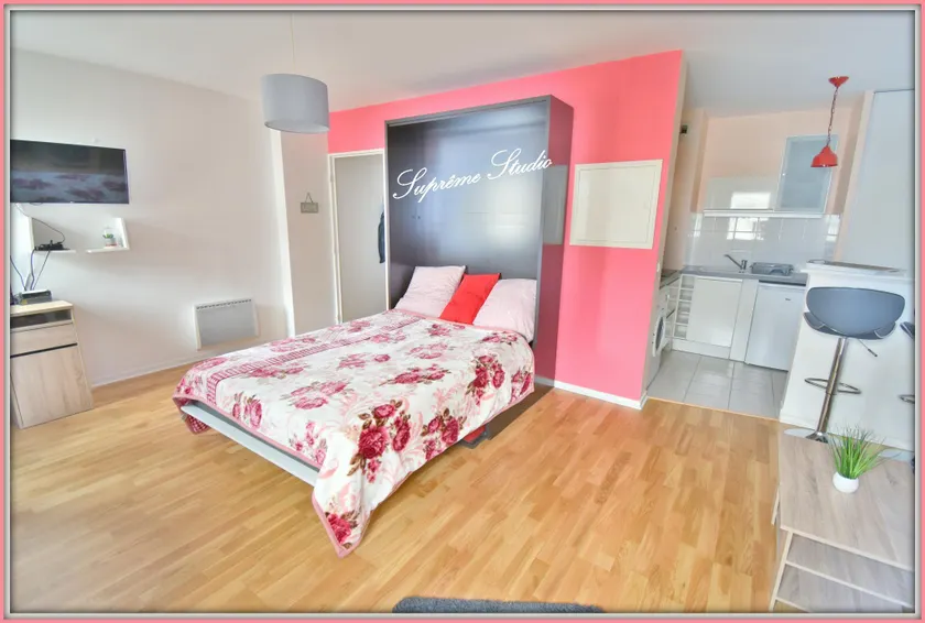 Supreme studio Disneyland Airport Paris Est - Image 1