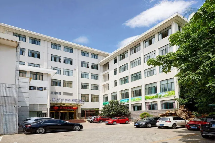 Nanjing Tangquan Hotel - Image 1
