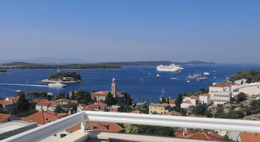 APARTMANI KREŠIĆ 1 HVAR - Image 1