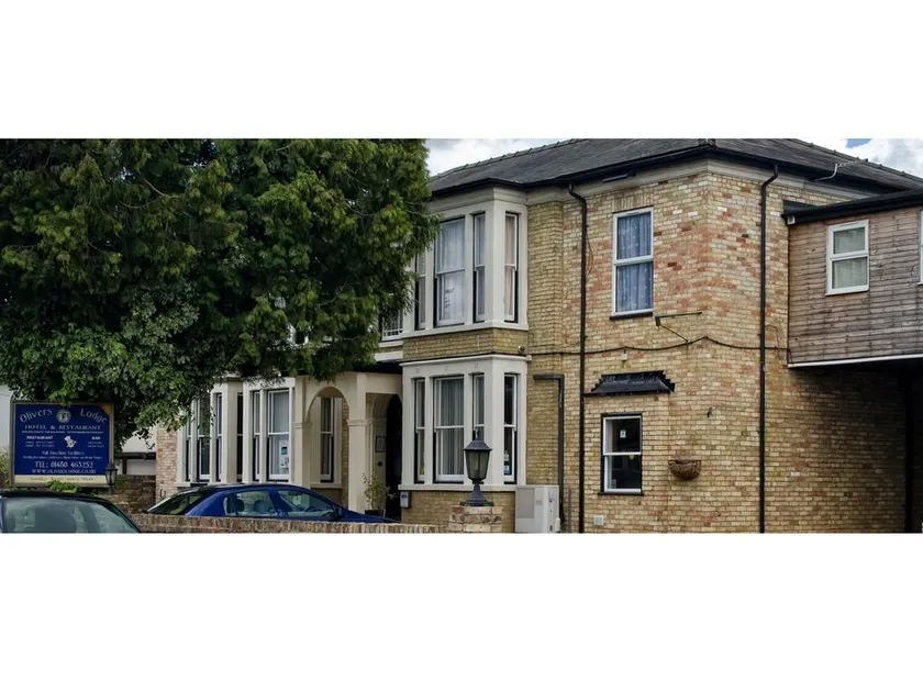 Olivers Lodge Hotel - Image 1