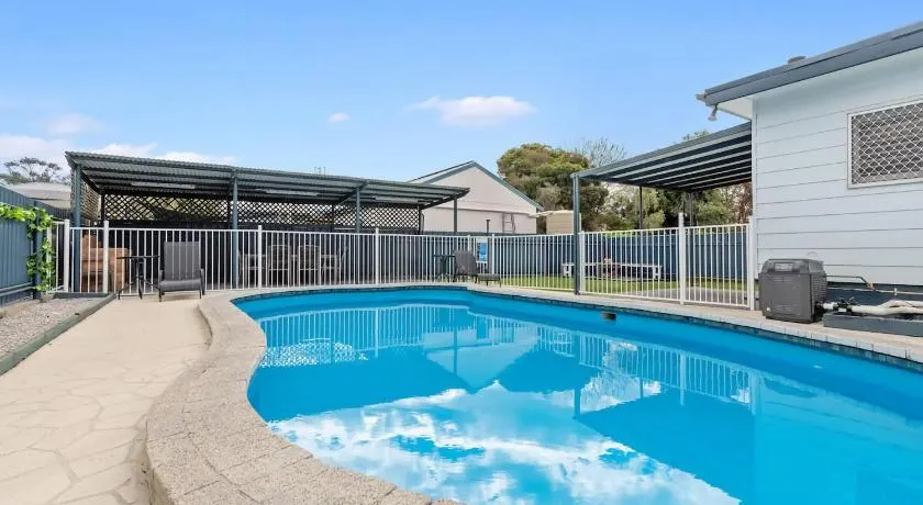 Wine Down Retreat - The Great Entertainer with Heated Pool, Fireplace and Firepit - Image 1