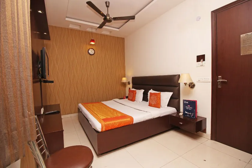 Hotel Arina Inn - Image 1