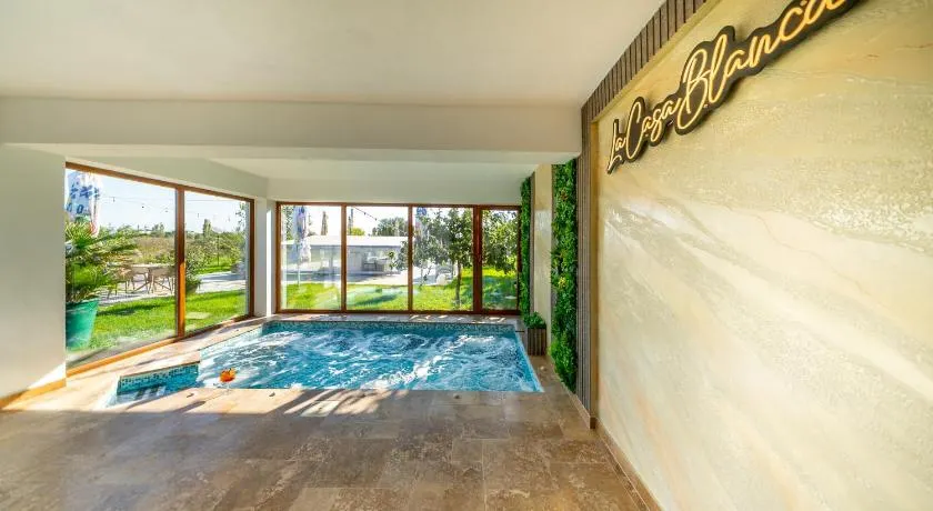 La Casa Blanca - Image 1