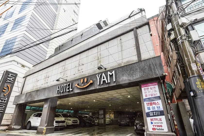 yam hotel - Image 1