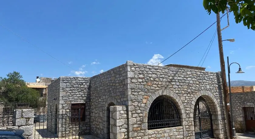 Mani Spot in Stavri - Image 1