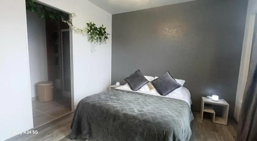 Chambre parentale spacieuse - Image 1
