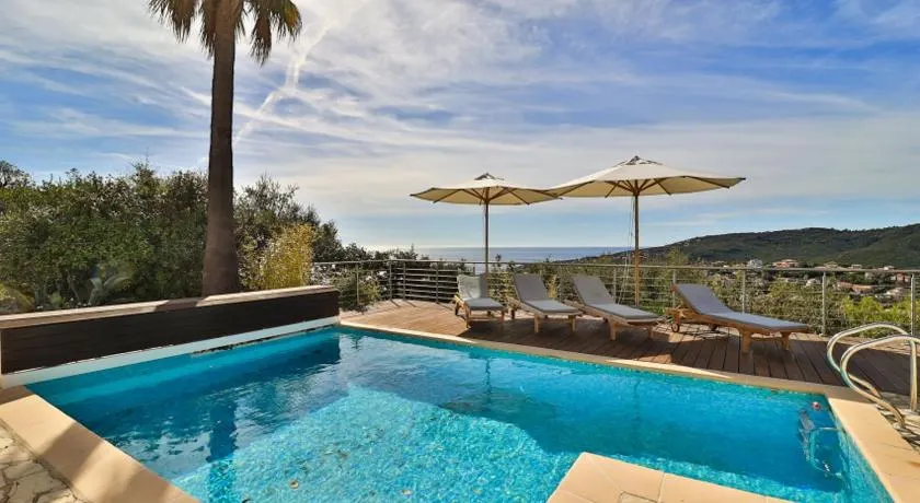 Modernes Ferienhaus La petite maure mit Pool, Meerblick, familienfreundlich by Riviera Homelife Management - Image 1