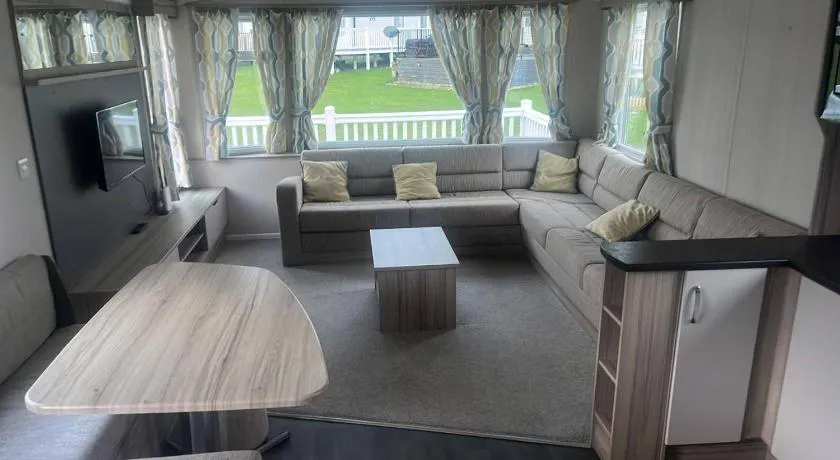 Caravan- Sleeps 6 2 Bedrooms - Thurston Manor - Image 1