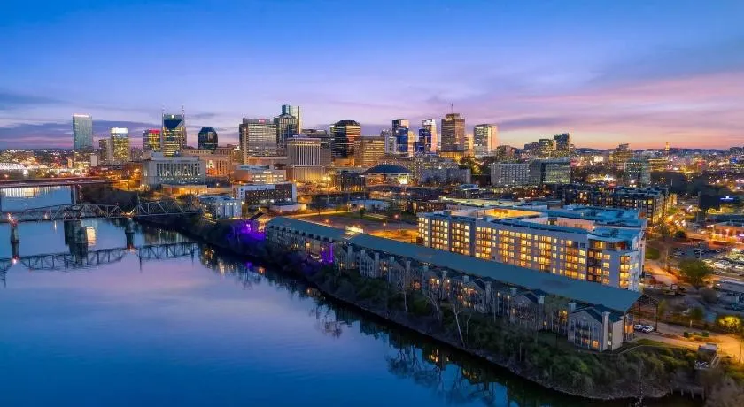 Riverfront Rhythm by AvantStay - Image 1