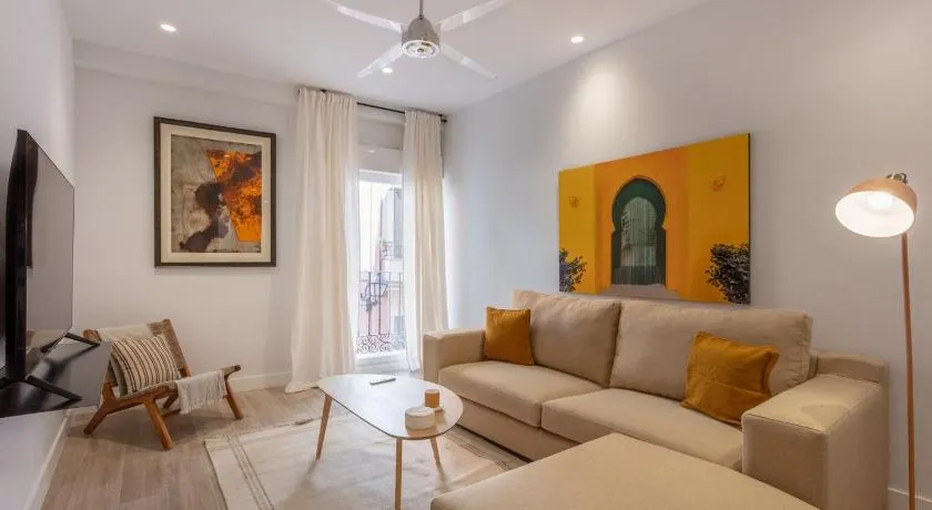 Charming 2-Bed Apartment in Conde Duque Madrid - Image 1