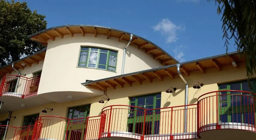 Seminar- und Gästehaus Flussbad Gartenstrasse - Image 1