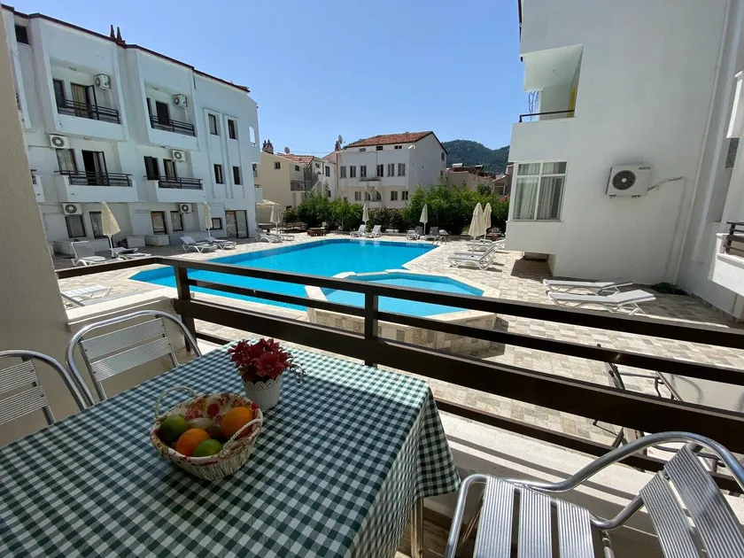 Cosy Apartment with Pool & Beach Access - Image 1