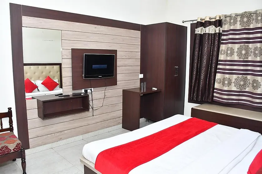 Sumanglam Hotel and Banquet - Image 1