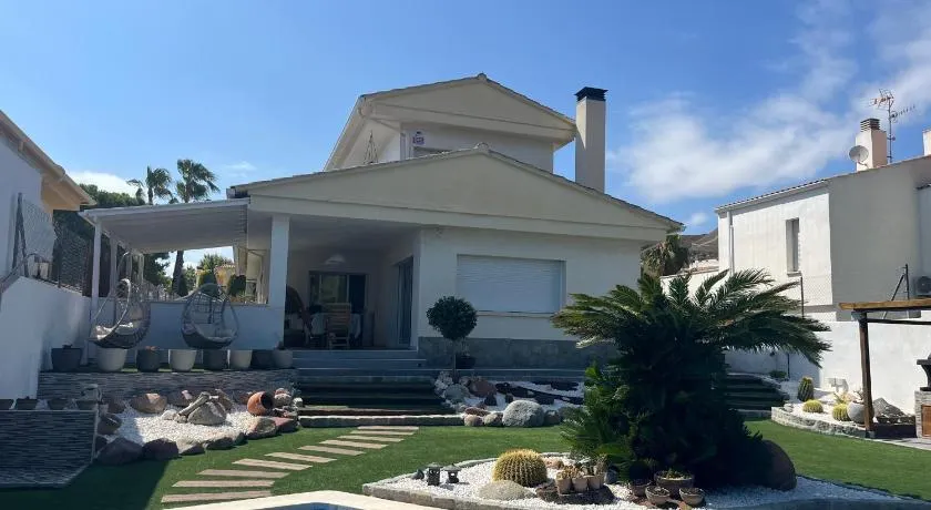Big house with swimming pool - Image 1