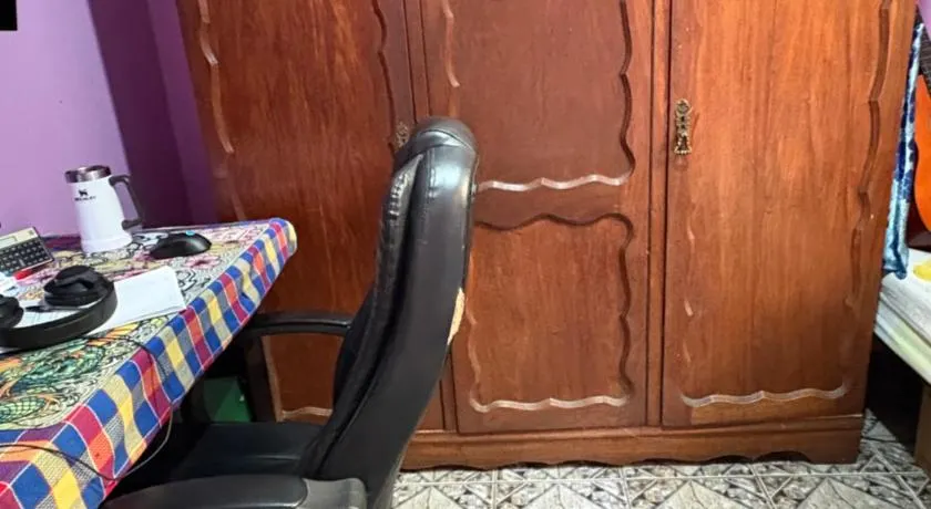 Quarto com duas camas confortáveis - Image 1