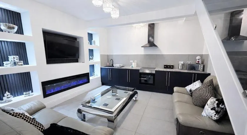 5 Bed Family Home in Treharris, Near Bike Park Wales - Image 1