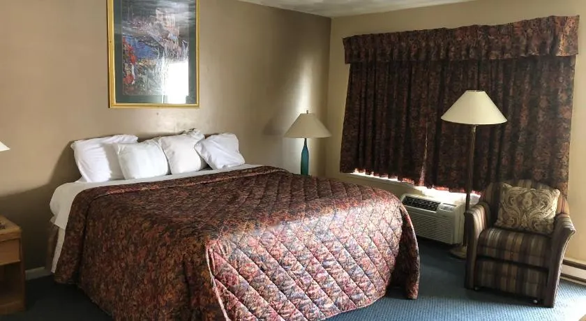 Village Inn Motel Holt - Image 1