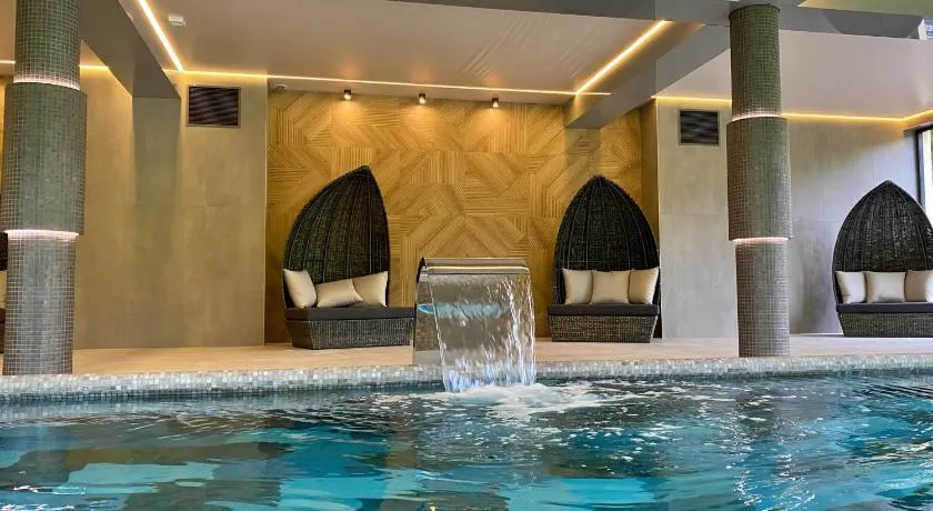 Oasis Resort & Spa - Image 1