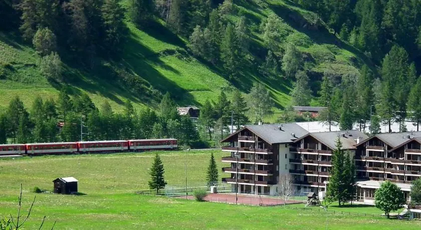 Monte Rosa Apartments Täsch - Image 1