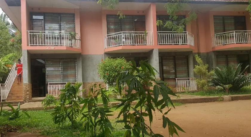PRIMESHADE GUESTHOUSE - Image 1