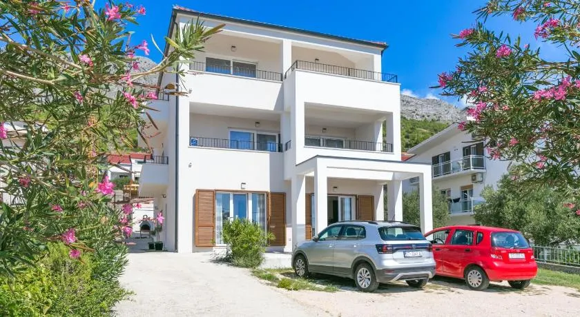 Family friendly seaside apartments Duce, Omis - 24876 - Image 1