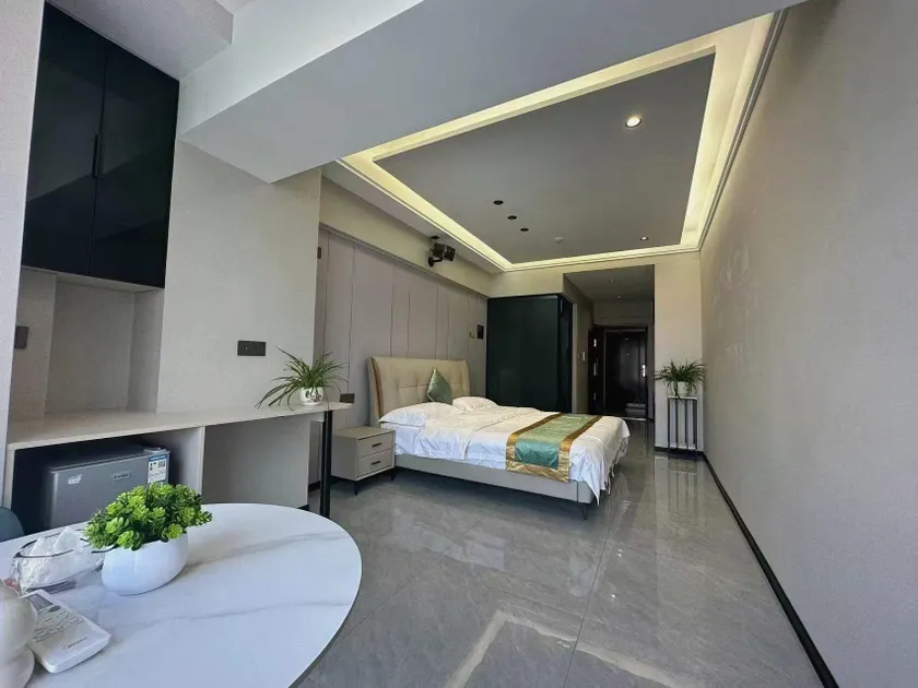 Wuyue Plaza Jiuyuanmingtian Homestay - Image 1