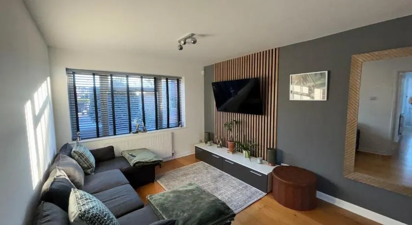 Unique and cosy home in London - Image 1