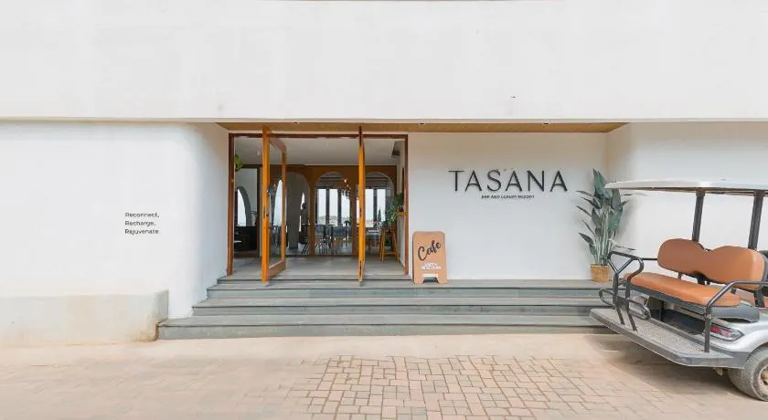 Tasana bar and luxury resort - Image 1