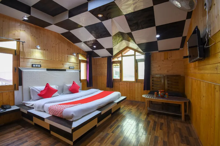 OYO Hotel New Divine Kashmir - Image 1