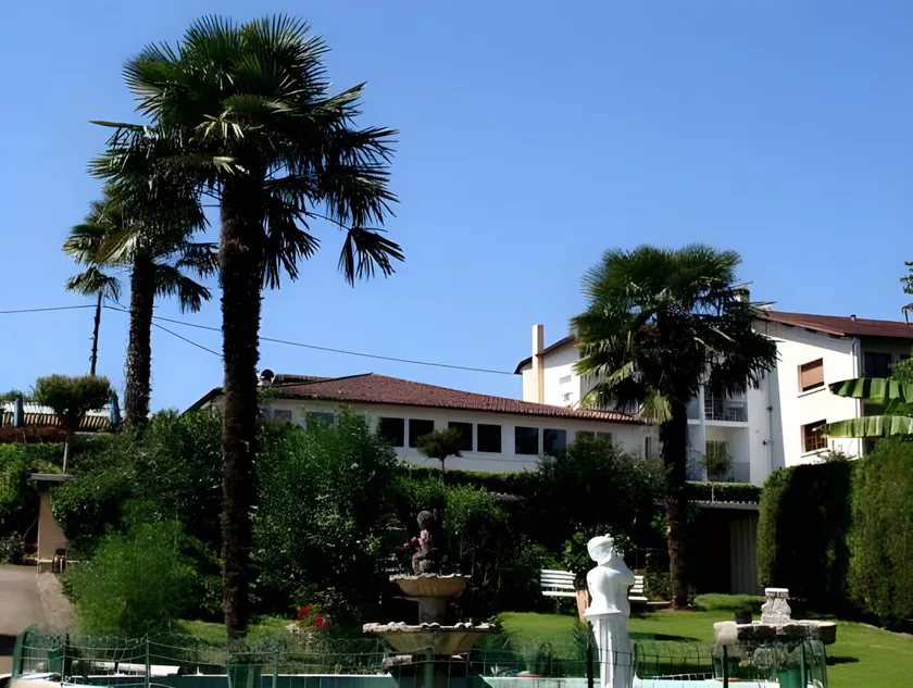 Logis Hôtel & Restaurant Aux Tauzins - Image 1