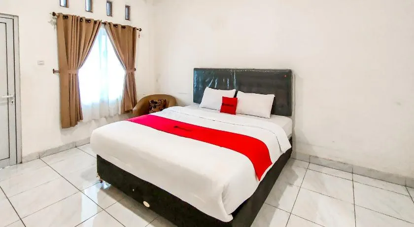 RedDoorz at Surya Inn Sekipan Tawangmangu - Image 1