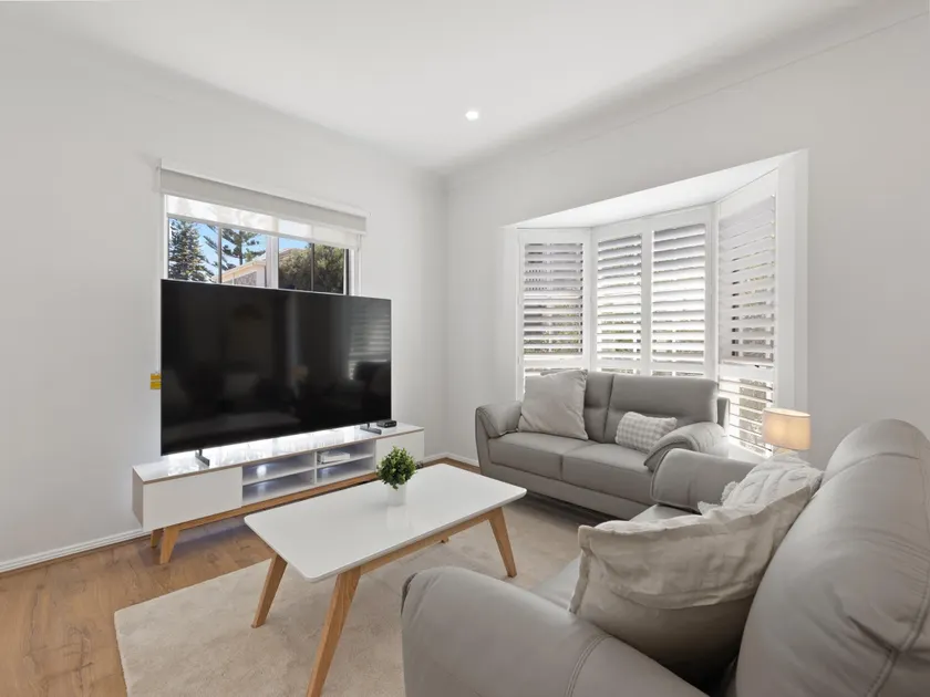 Quiet 2-Bed Retreat with Private Courtyard - Image 1