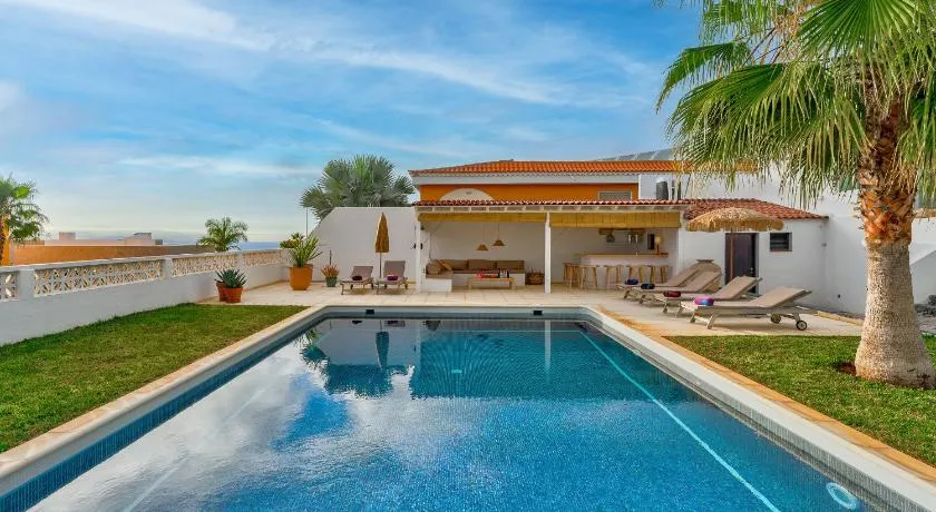 Charming Villa with Private and Heated Pool by Olax Rentals - Image 1