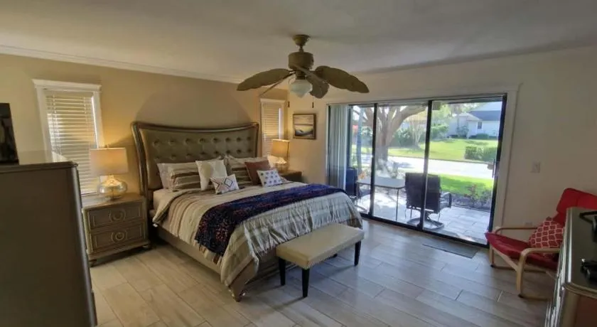 Beautiful 2bedr villas, close to Siesta Key, WiFi, pool, jacuzzi - Image 1