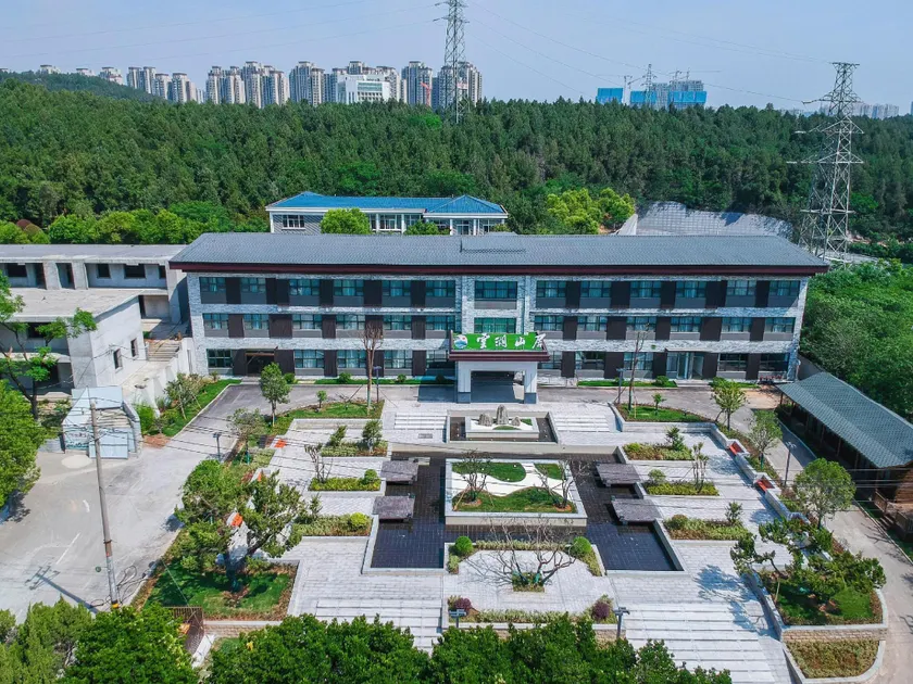 Yunhu Shanju Hotel - Image 1