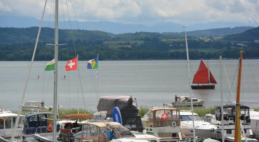 Leben im Hafen am idyllischen Murtensee - Image 1