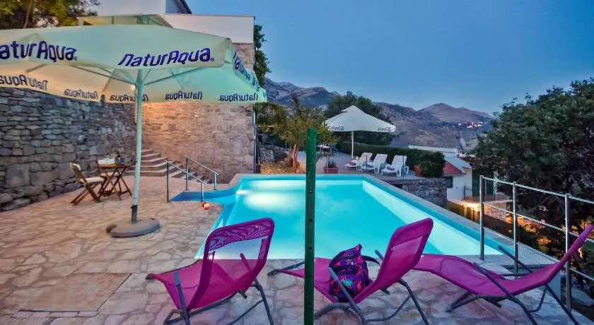 Habitación en casa de familia con barbacoa, piscina privada y terraza | Vistas al mar - Image 1