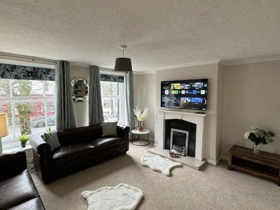 Prime Location Cockermouth Main Street - Sleeps 6 - Image 1