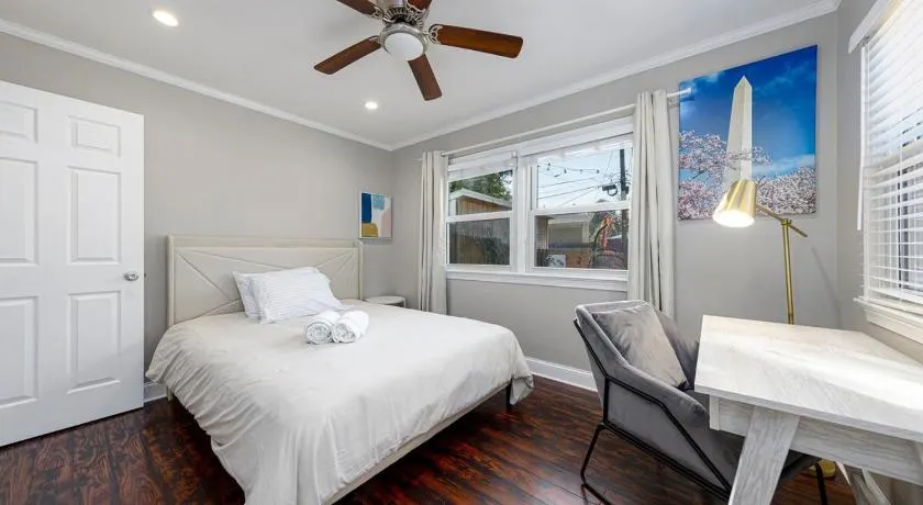 Cozy House, Pool Table and Parking, Mins to DC - Image 1