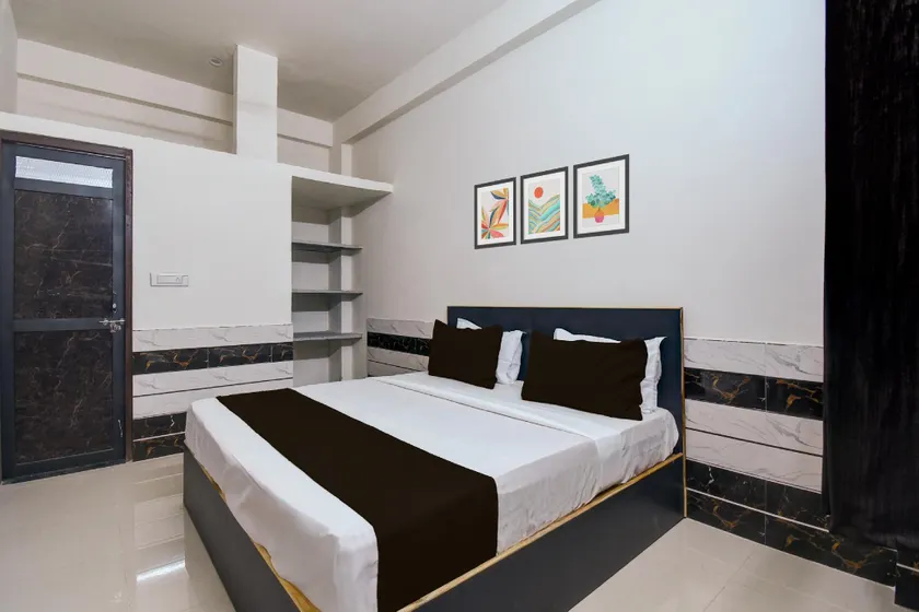 Hotel O Royal Palace Hotel - Image 1