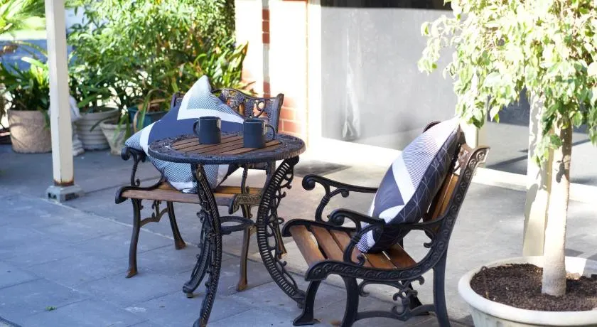 Hilltop Haven Adelaide Hills Pet Friendly - Image 1