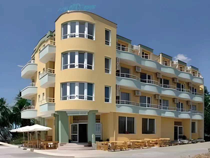 Family Hotel Lazuren Briag - Image 1