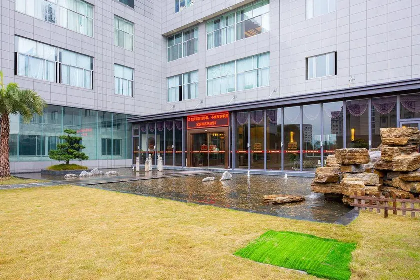 Baoyue Junting Hotel - Image 1