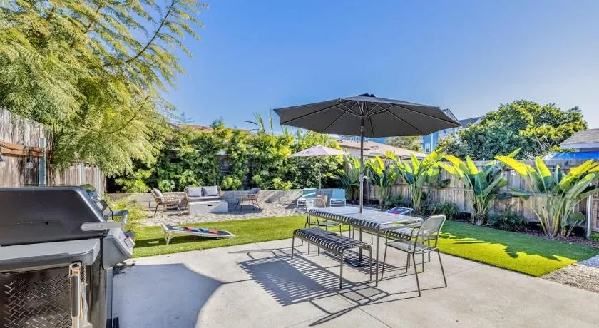 Carlsbad Bungalow Large Backyard - Image 1